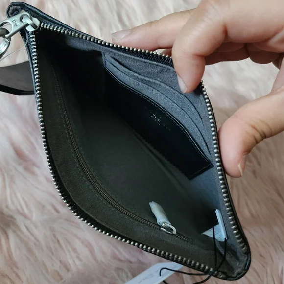 Skagen Denmark zip pouch wristlet black leather - Picture 5 of 11